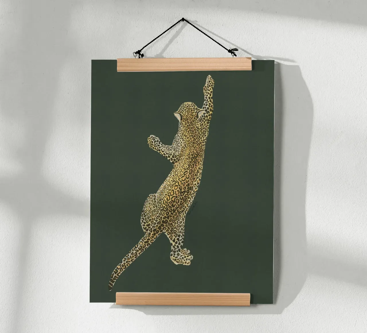 Vintage Leopard Jaguar Safari Big Cat nero su kaki poster con telaio in plastica da This Wild Soul - Illustration