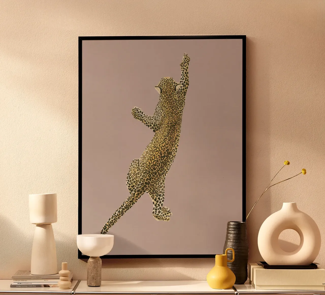 Vintage Leopard Jaguar Safari Big Cat rosa chiaro poster con telaio in plastica da This Wild Soul - Illustration