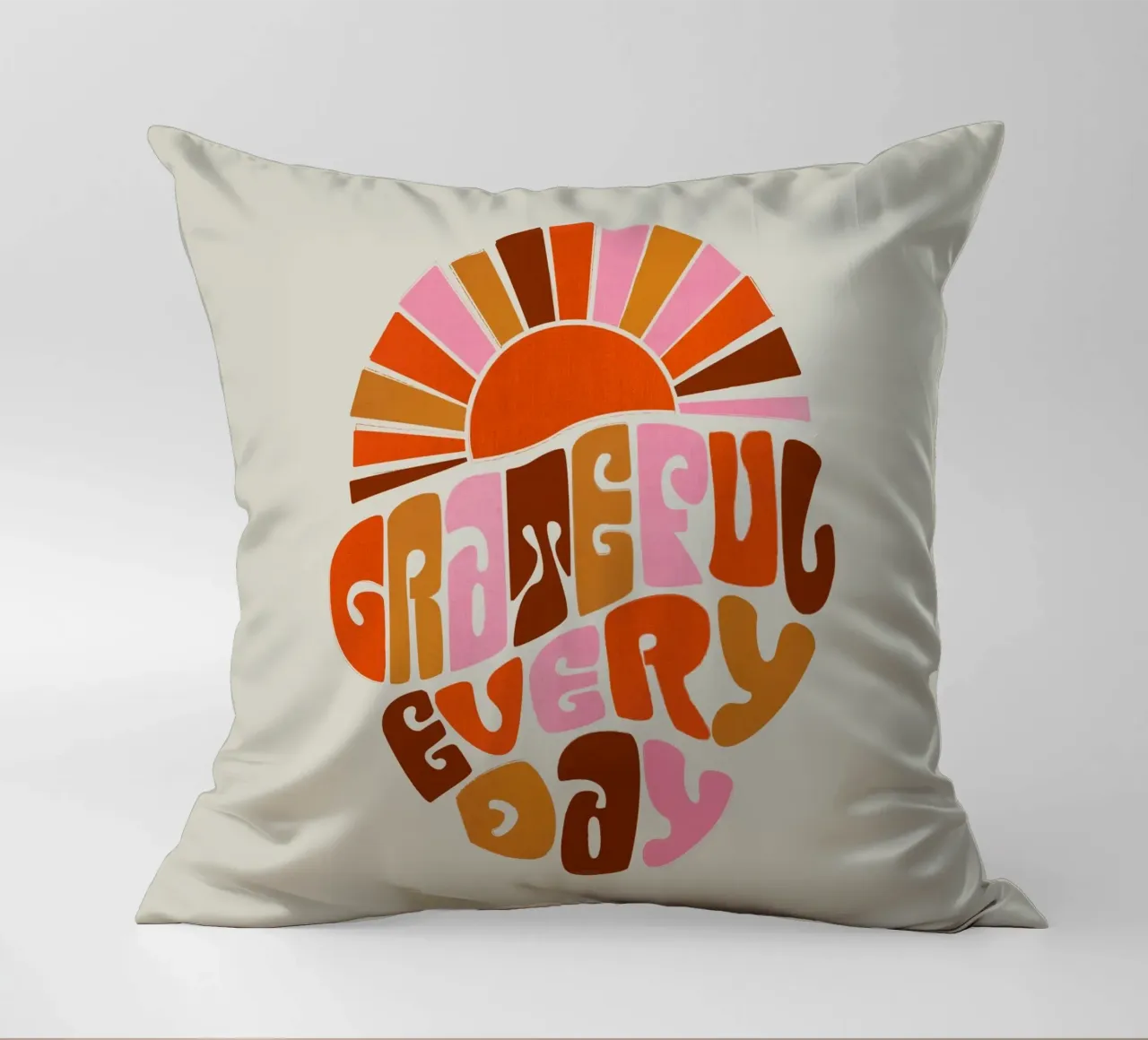 Retro Grateful Everyday Typography Art – Warm Earthy Tones cuscino da showmemars