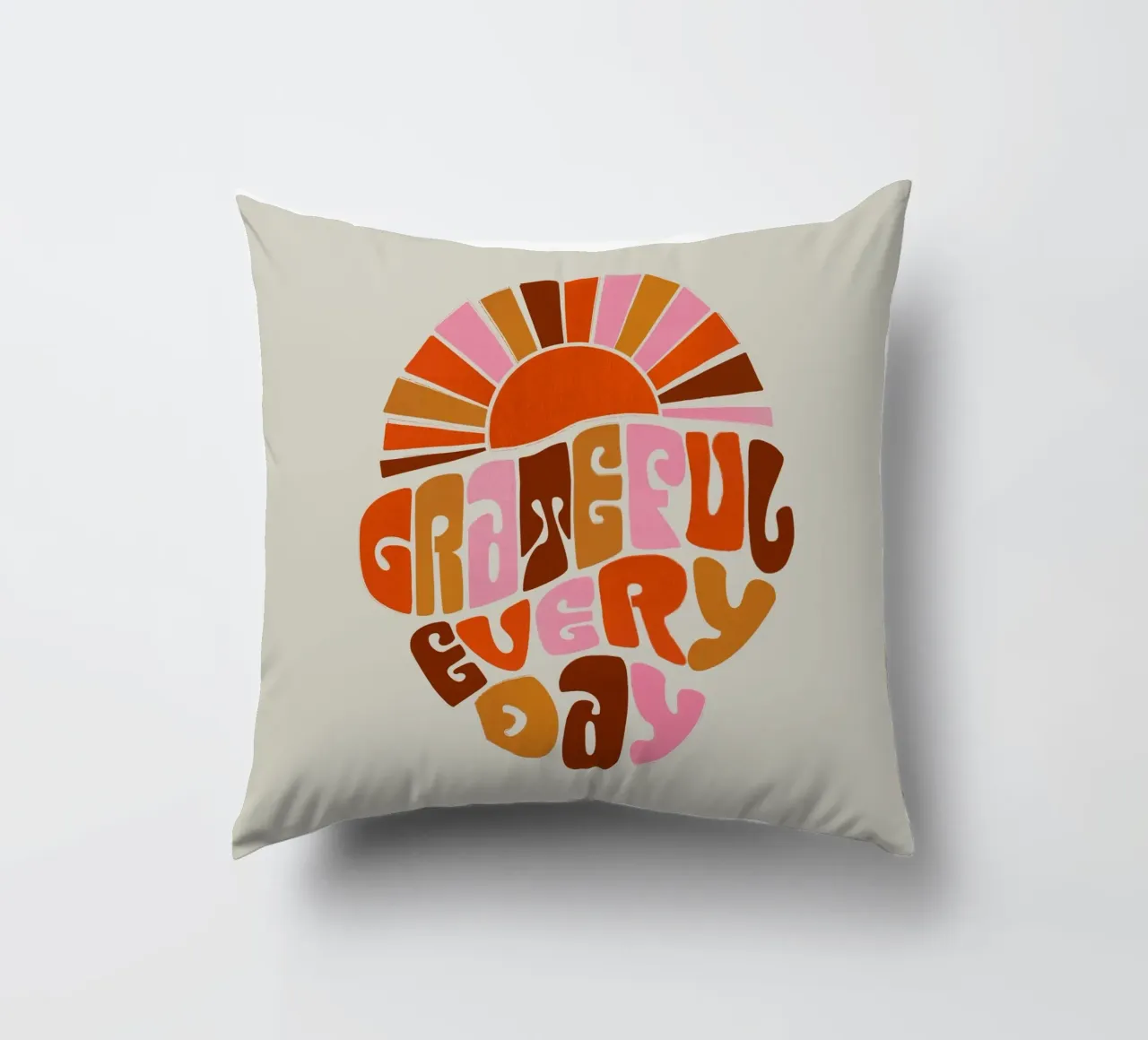 Retro Grateful Everyday Typography Art – Warm Earthy Tones cuscino da showmemars