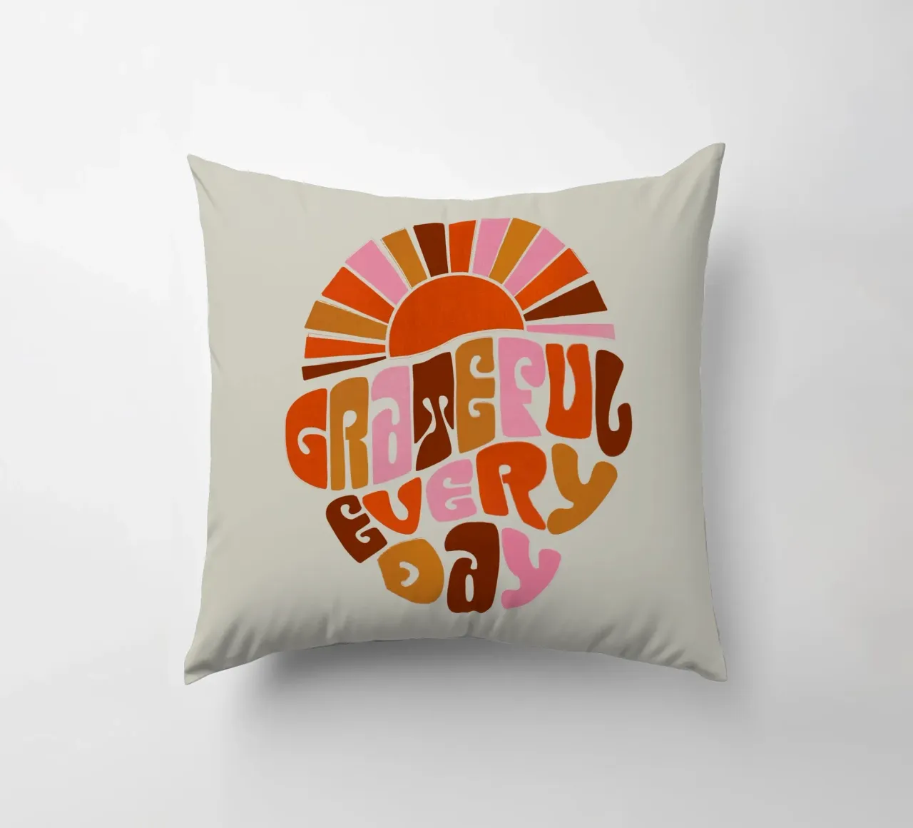 Retro Grateful Everyday Typography Art – Warm Earthy Tones cuscino da showmemars