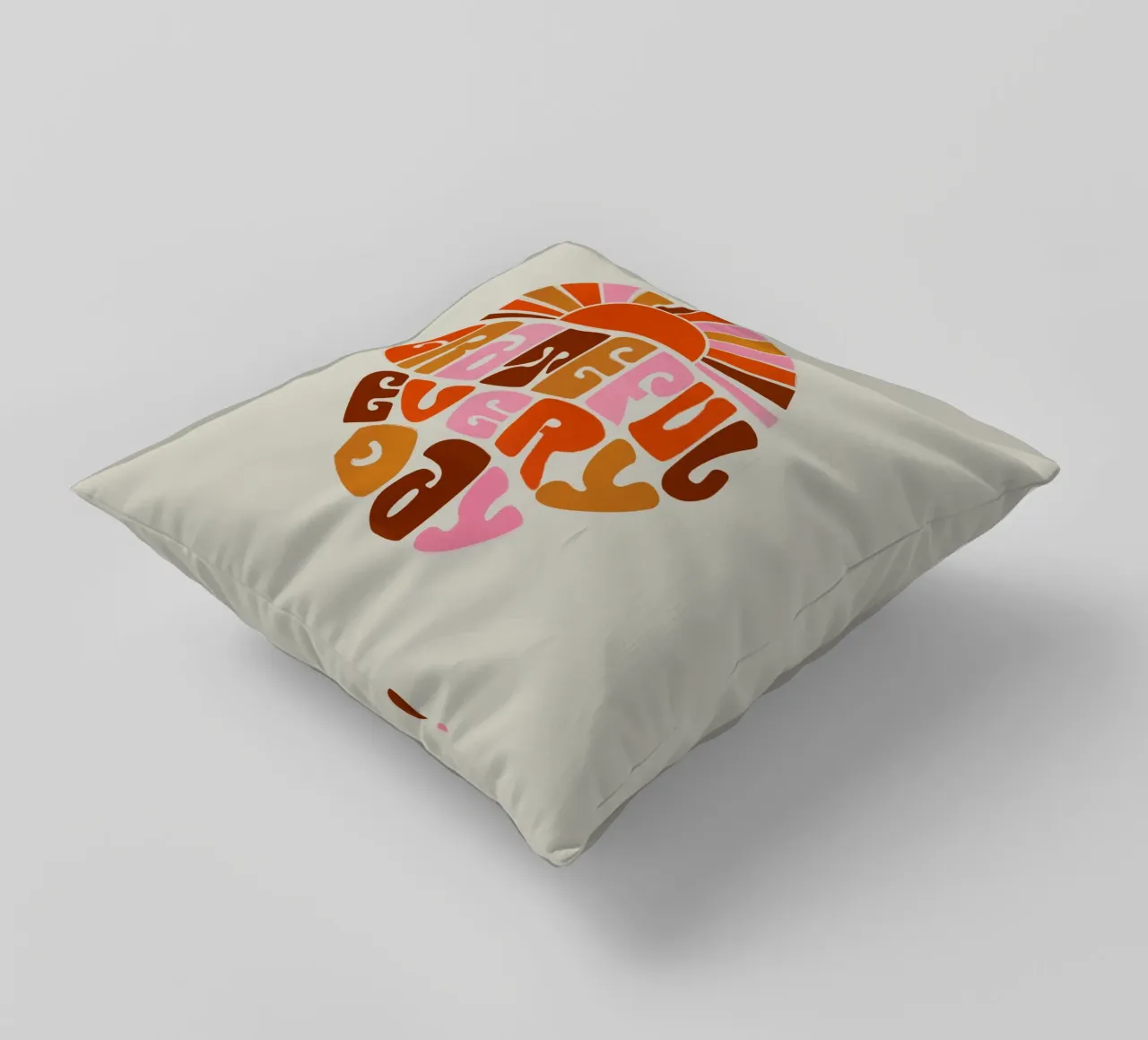 Retro Grateful Everyday Typography Art – Warm Earthy Tones cuscino da showmemars