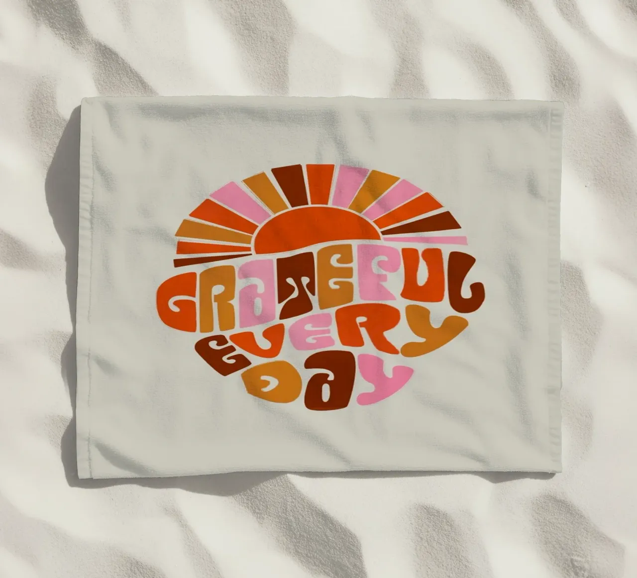 Retro Grateful Everyday Typography Art – Warm Earthy Tones telo mare da showmemars