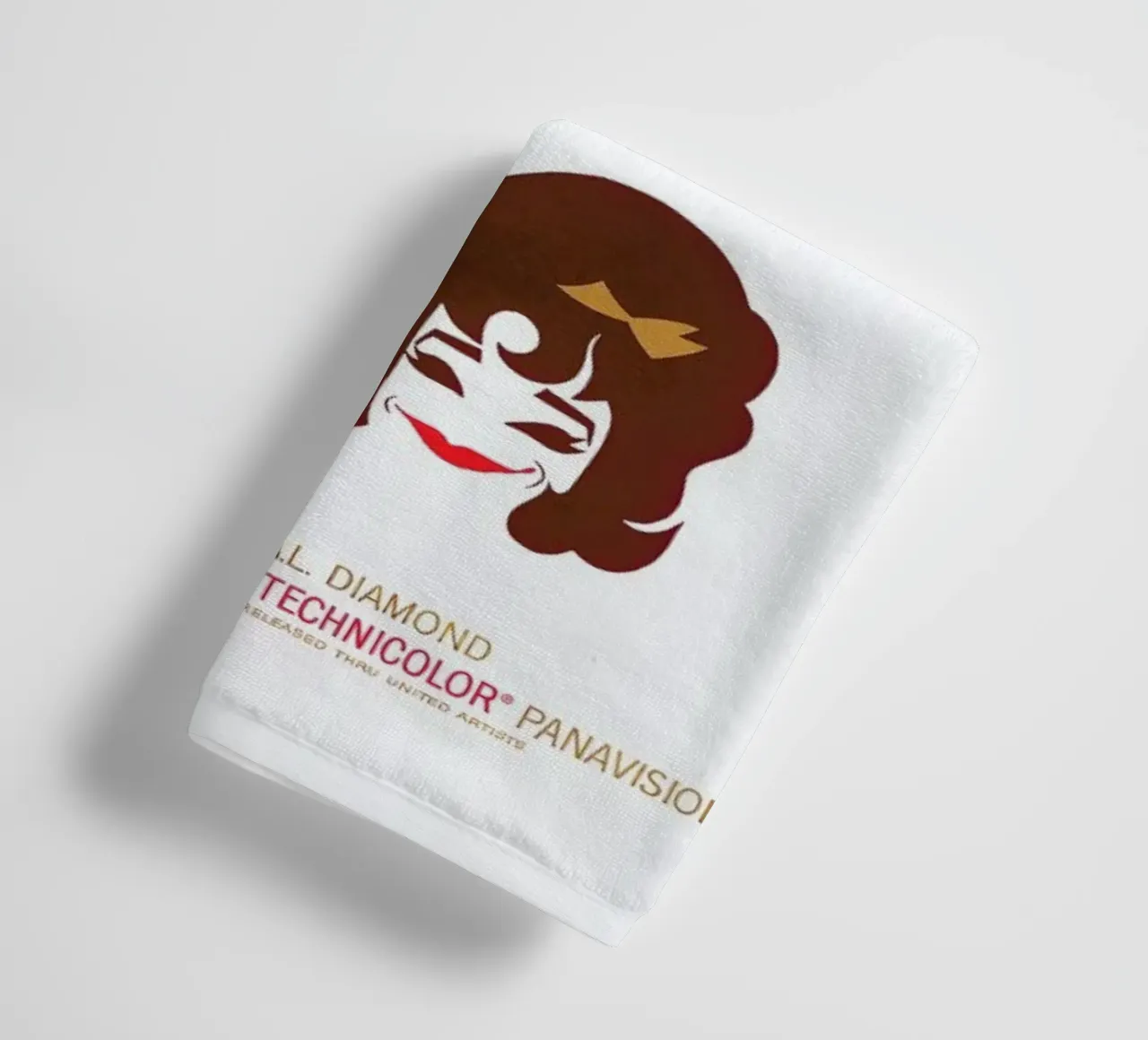 ‘Irma La Douce’ Retro Movie Poster asciugamano da bagno da Gallery Print and Art Limited