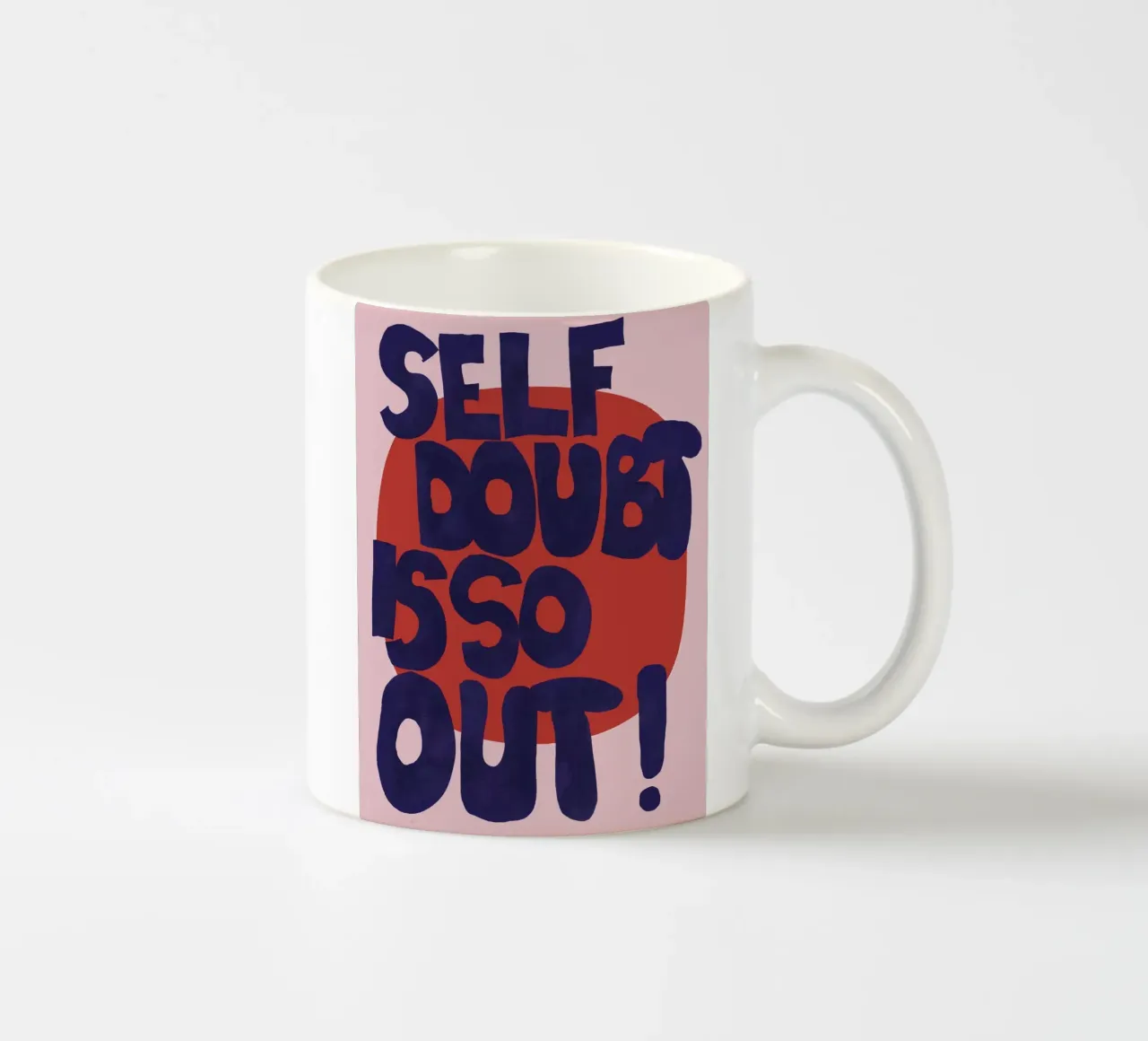 Self Doubt is so out! tazza in ceramica da thesoulhugclub