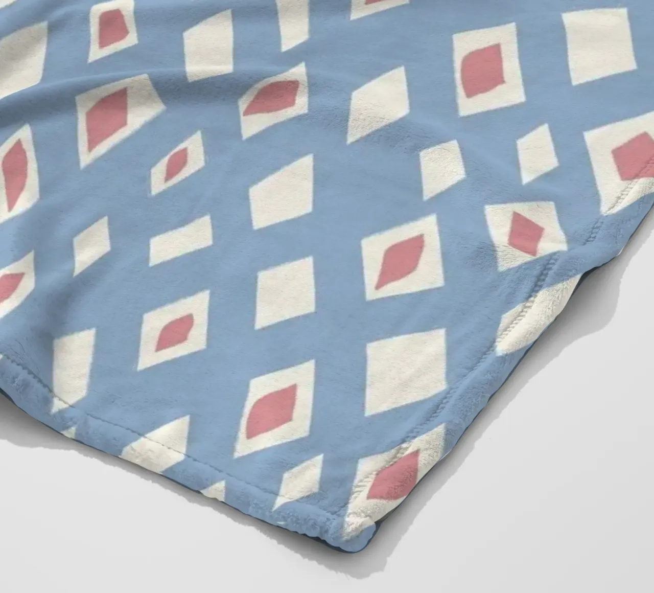 Diamond and ruby seamless pattern Fleecedecke von Little Dean