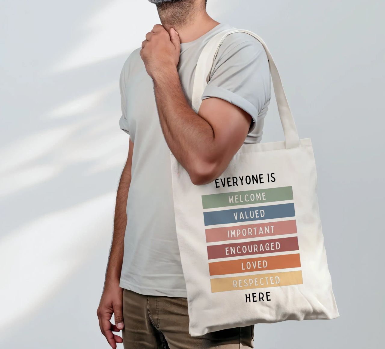 Tout le monde est le bienvenu ici V1 tote bag de heatherloulin