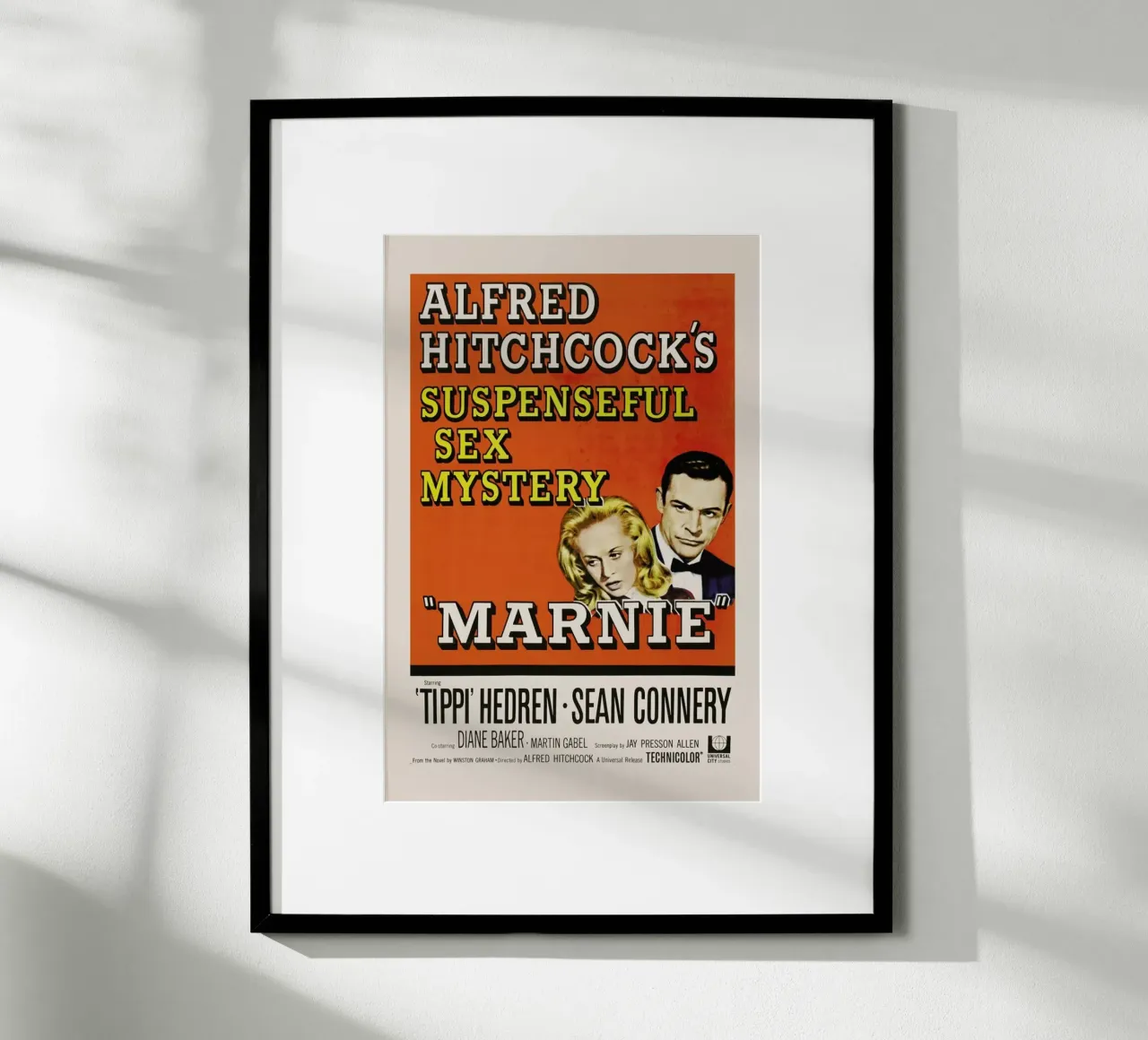 ‘Marnie’ Retro Movie Poster poster con telaio in alluminio da Gallery Print and Art Limited