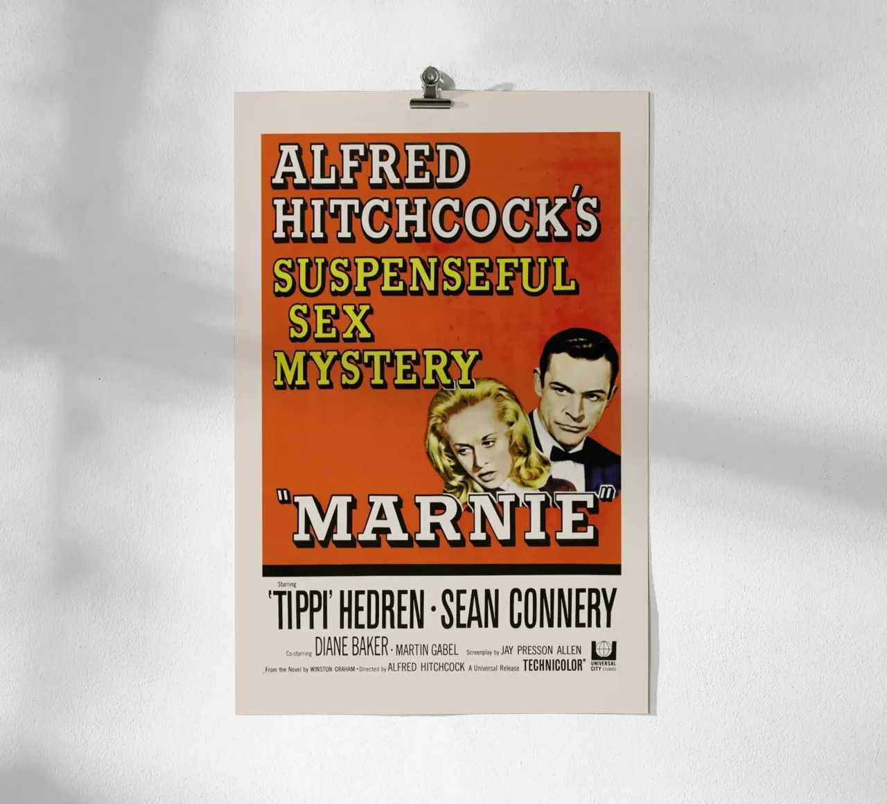 ‘Marnie’ Retro Movie Poster poster con telaio in alluminio da Gallery Print and Art Limited