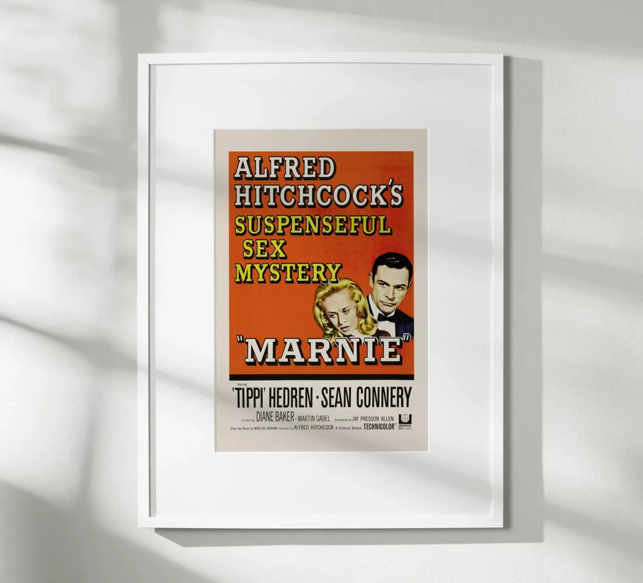 ‘Marnie’ Retro Movie Poster poster con telaio in alluminio da Gallery Print and Art Limited