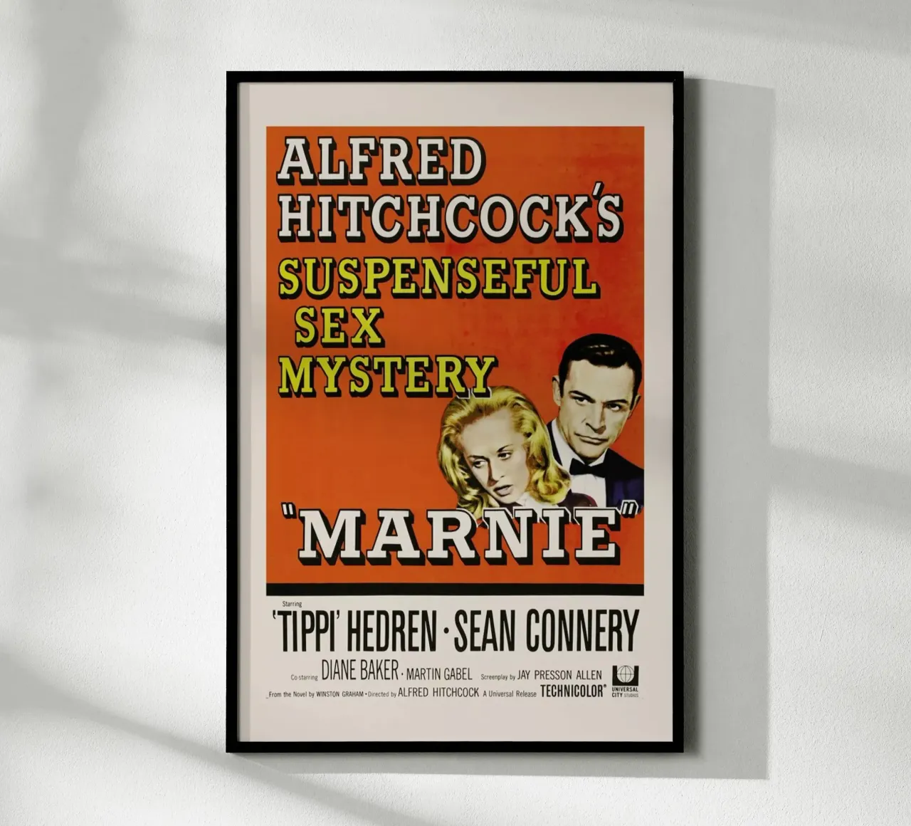 ‘Marnie’ Retro Movie Poster poster con telaio in alluminio da Gallery Print and Art Limited