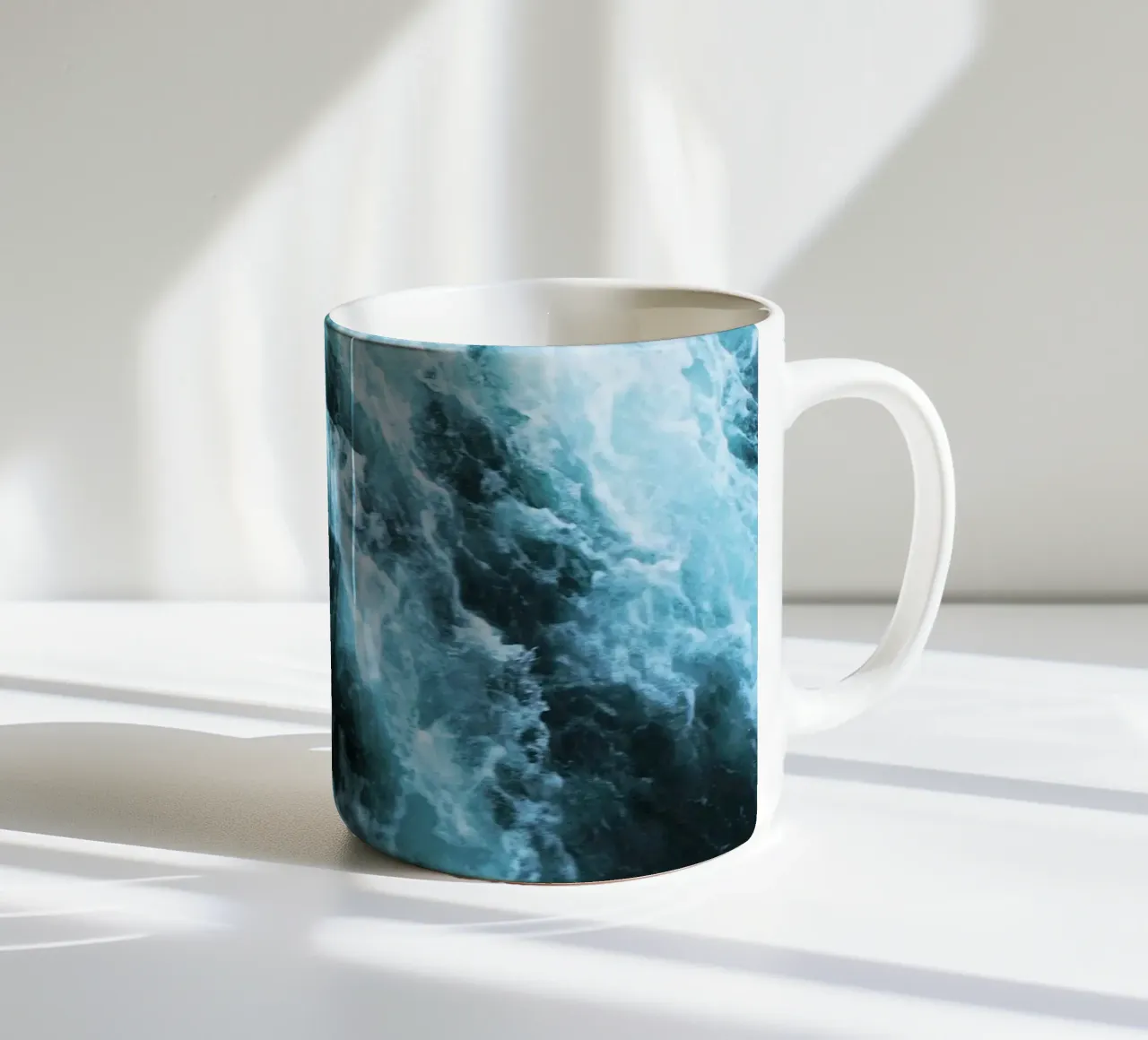 Ocean Spray II tazza in ceramica da Cassia Beck Photography