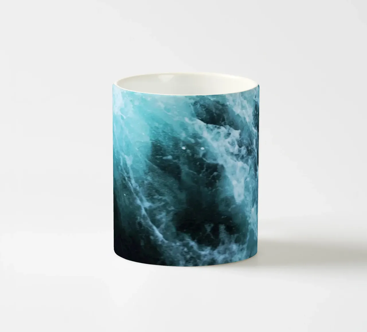 Ocean Spray II tazza in ceramica da Cassia Beck Photography