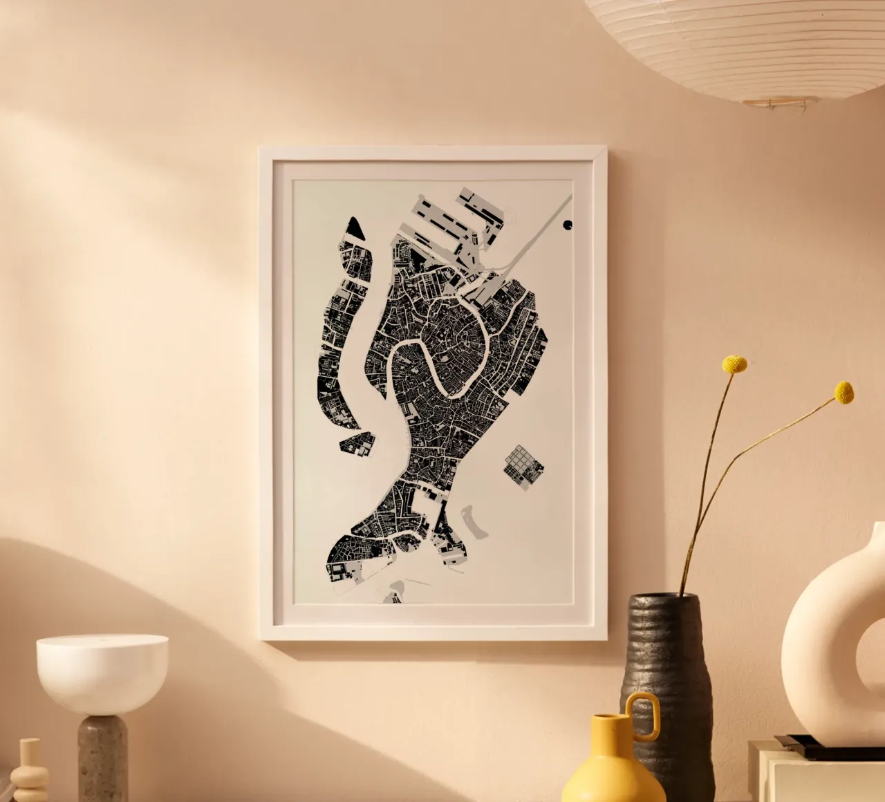 Venice Black & White poster con telaio in alluminio da Planos Urbanos