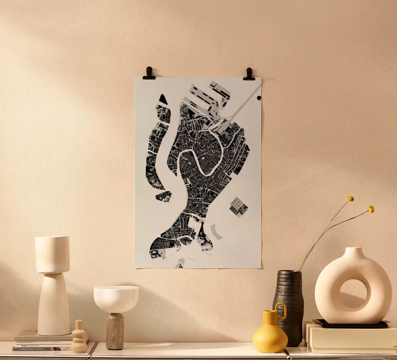 Venice Black & White poster con telaio in alluminio da Planos Urbanos