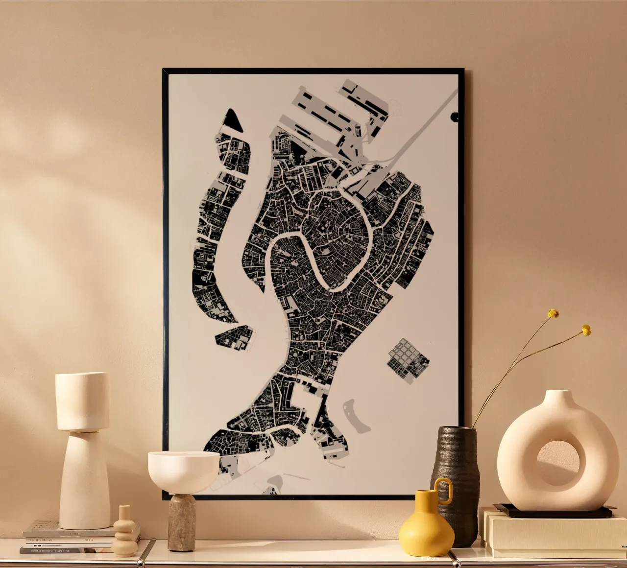 Venice Black & White poster con telaio in alluminio da Planos Urbanos