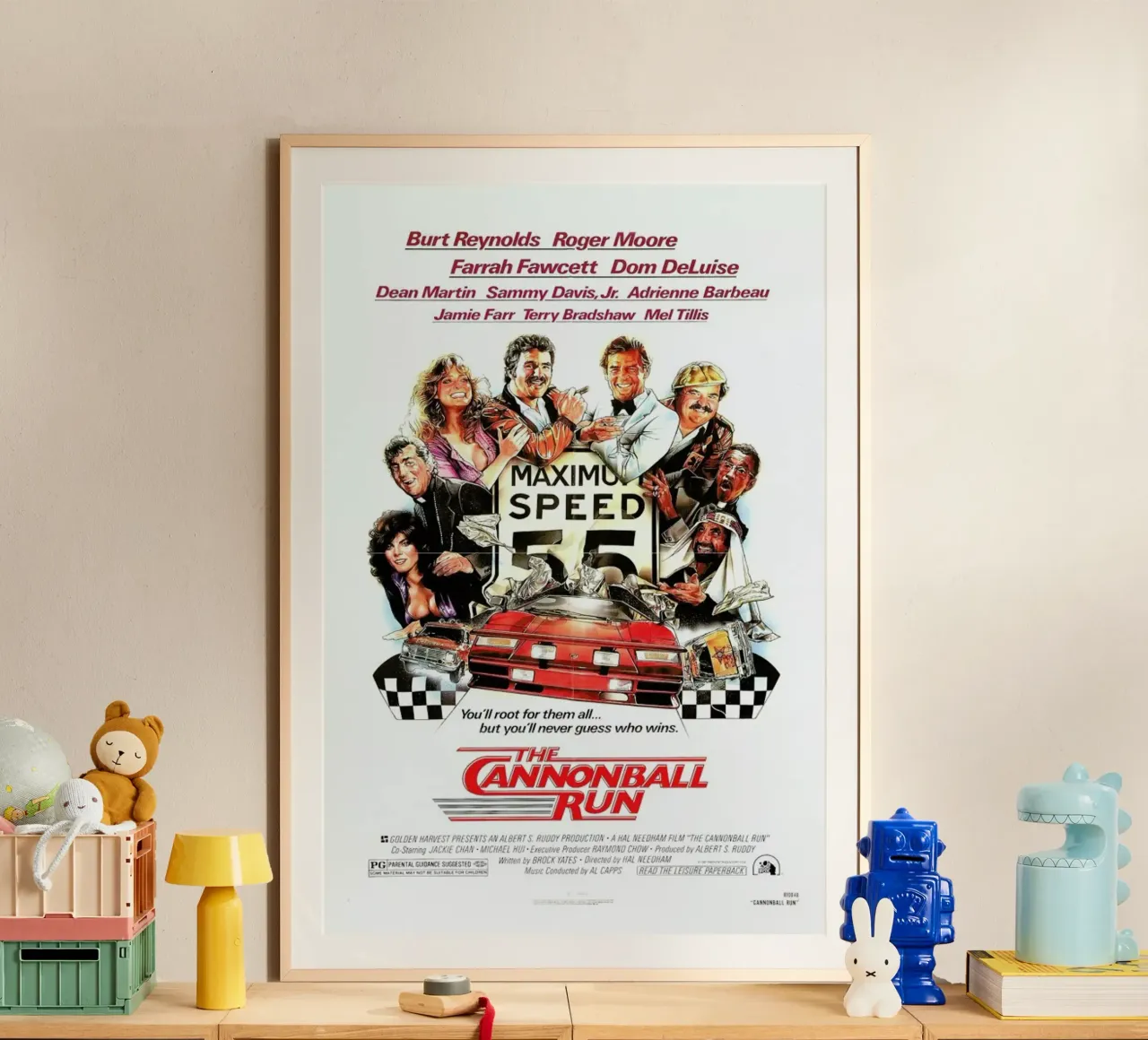 ‘The Cannonball Run’ Retro Movie Poster poster con telaio in legno da Gallery Print and Art Limited