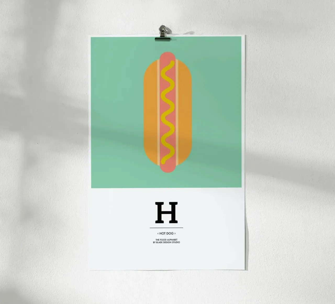 „The Food Alphabet“ - H like Hot Dog poster con telaio in legno da BLAEK Design Studio