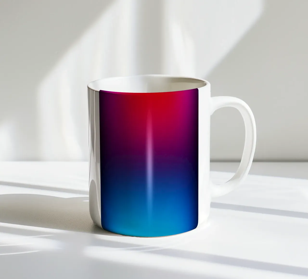 Gradient blue and red tazza in ceramica da Flo Klein