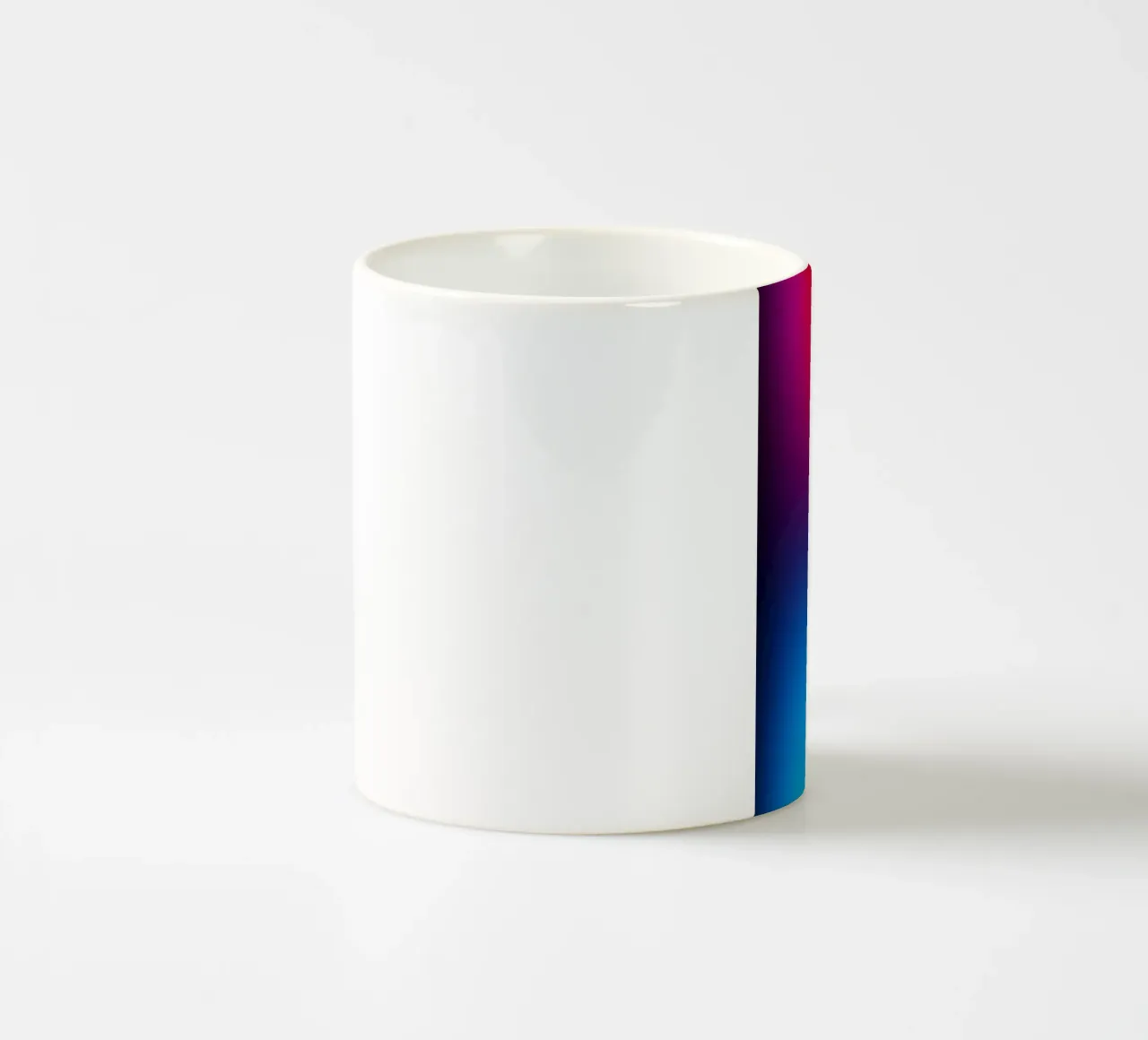 Gradient blue and red tazza in ceramica da Flo Klein