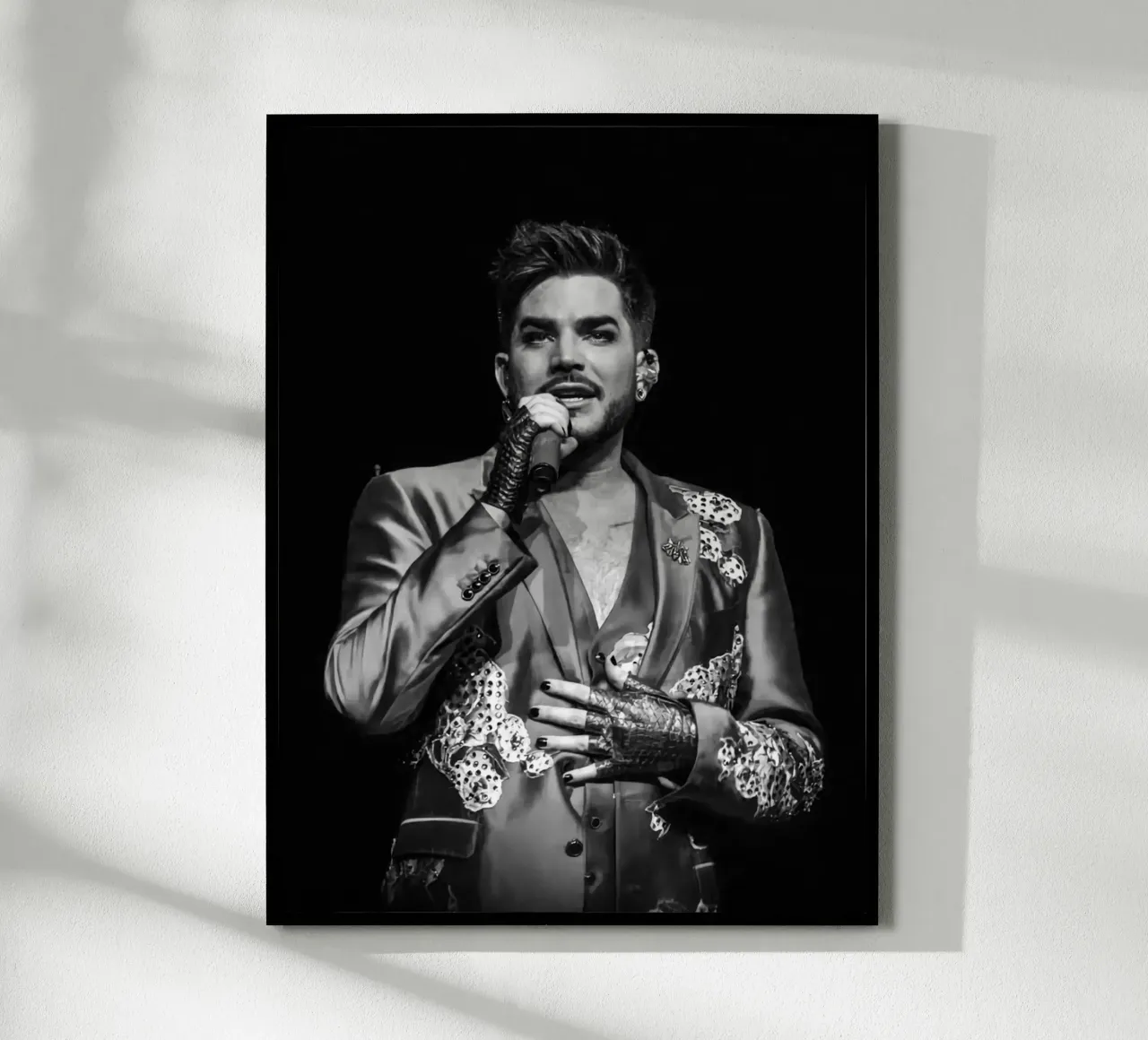 Il concerto di Adam Lambert poster con telaio in plastica da HUMMERSONIC