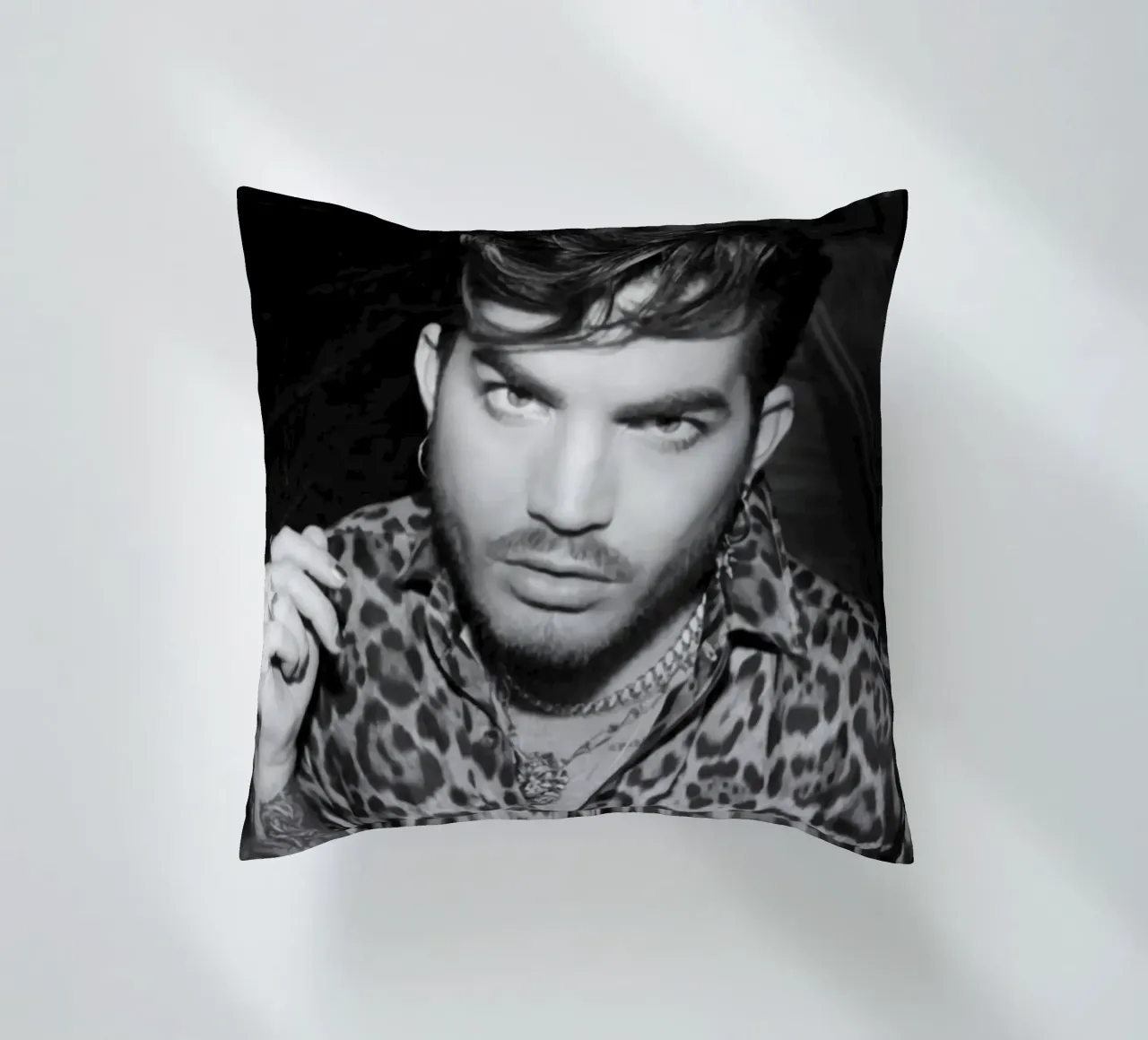 Lo sguardo di Adam Lambert cuscino da HUMMERSONIC