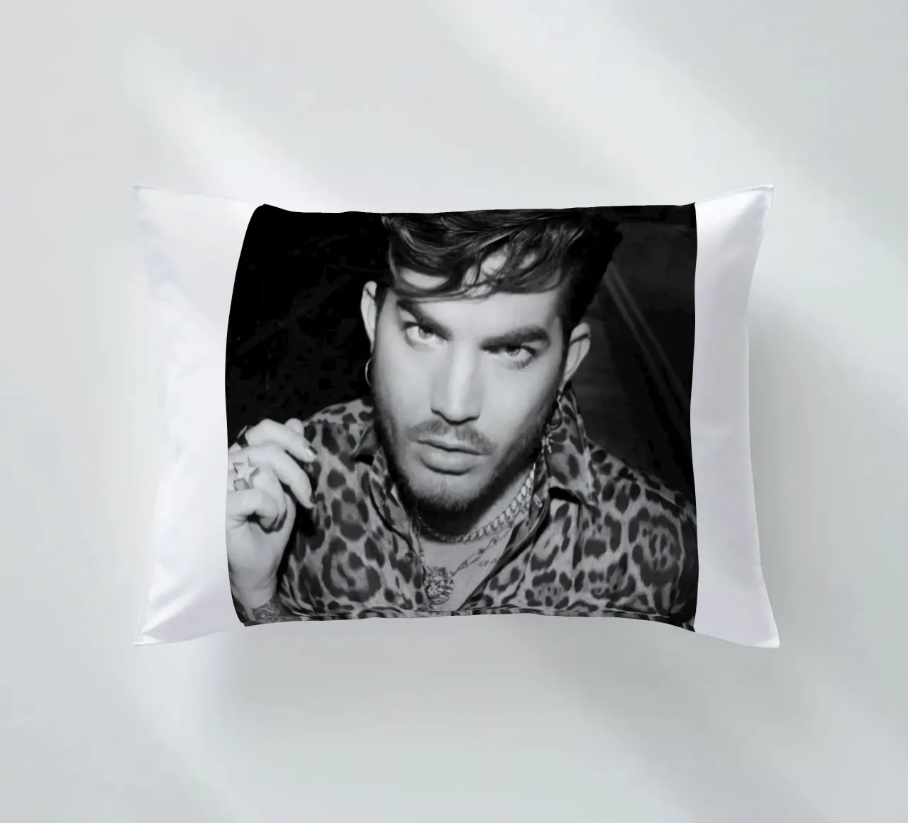 Lo sguardo di Adam Lambert cuscino da HUMMERSONIC
