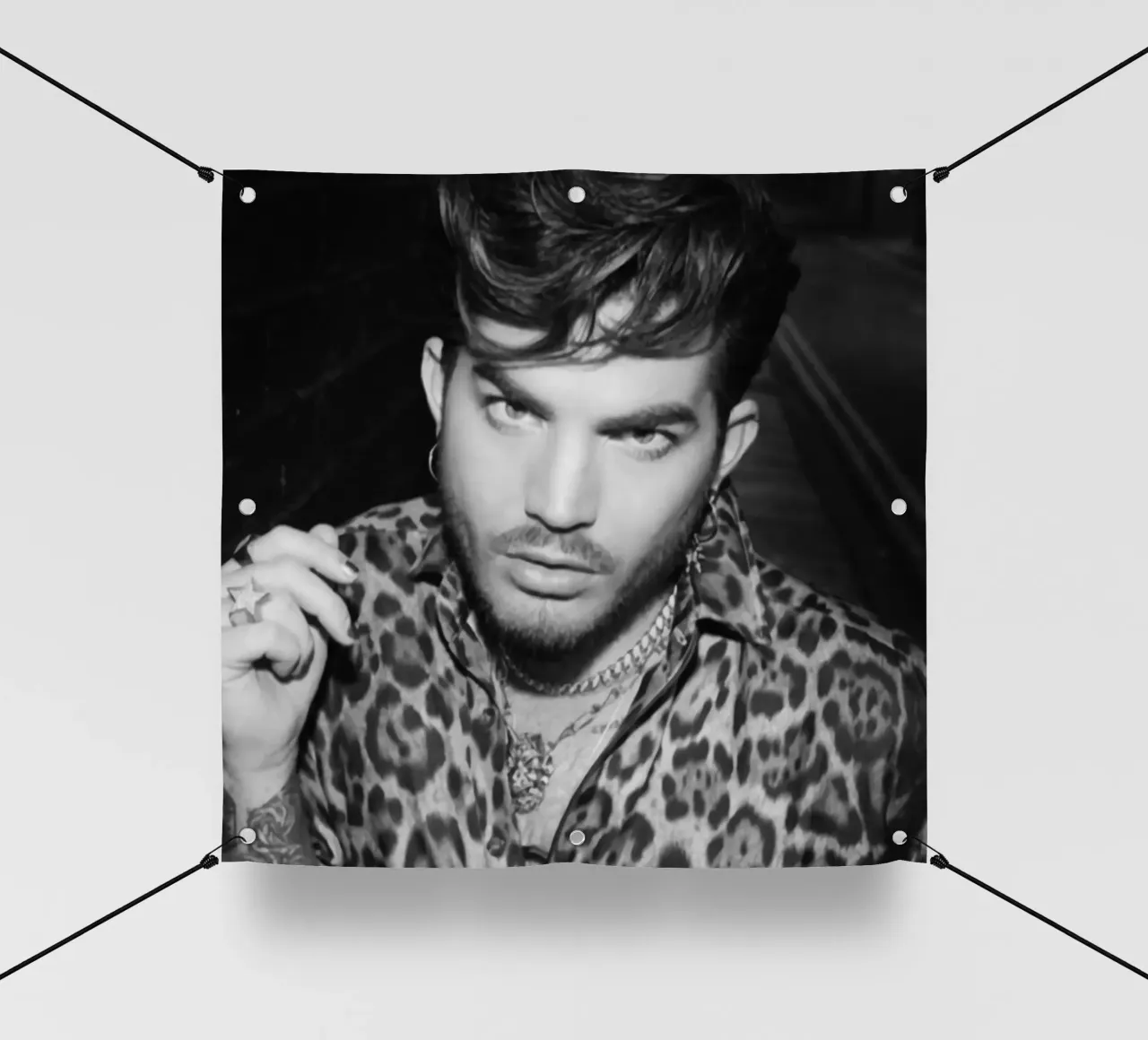Lo sguardo di Adam Lambert telo in pvc da HUMMERSONIC