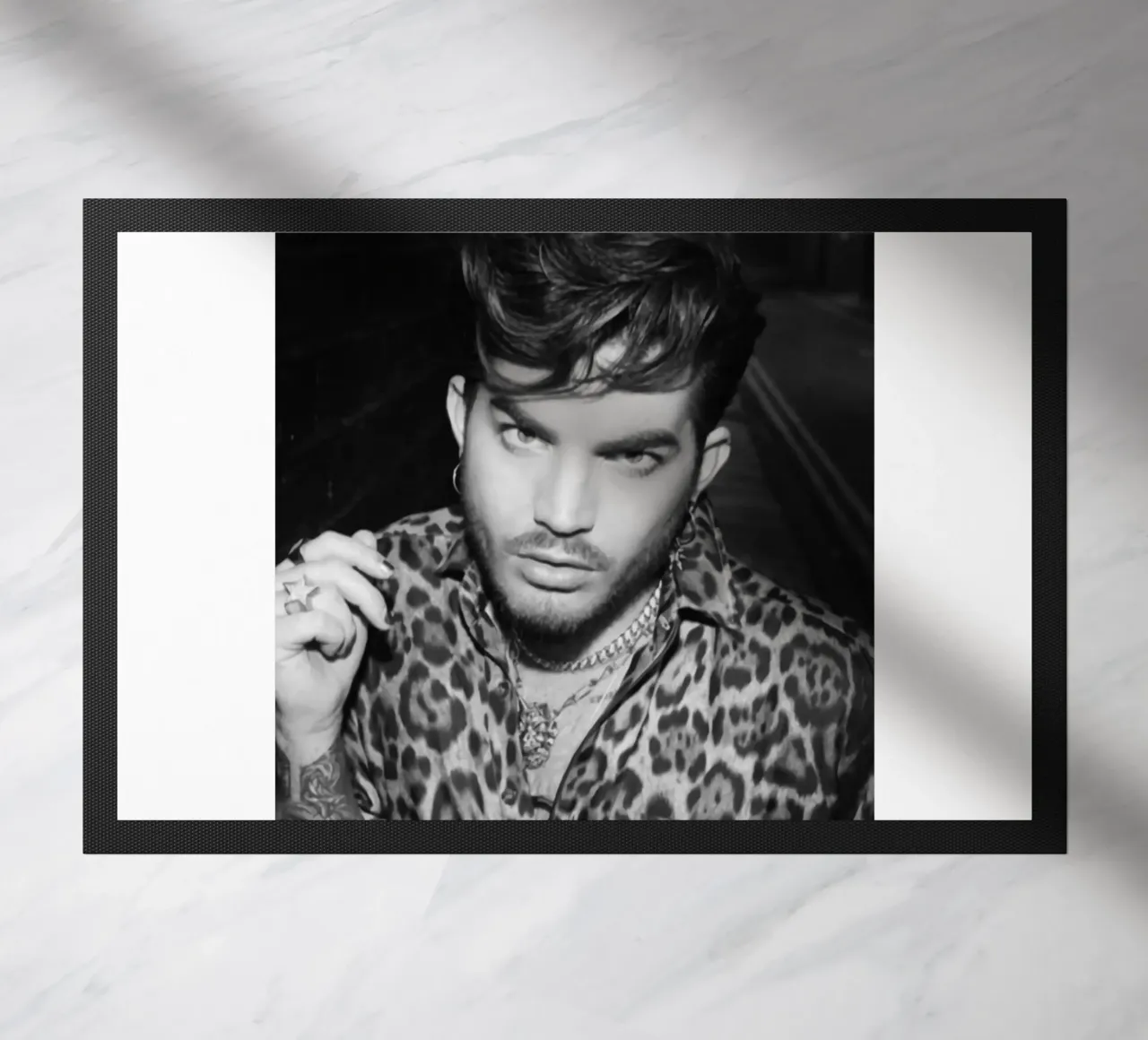 Lo sguardo di Adam Lambert zerbino da HUMMERSONIC