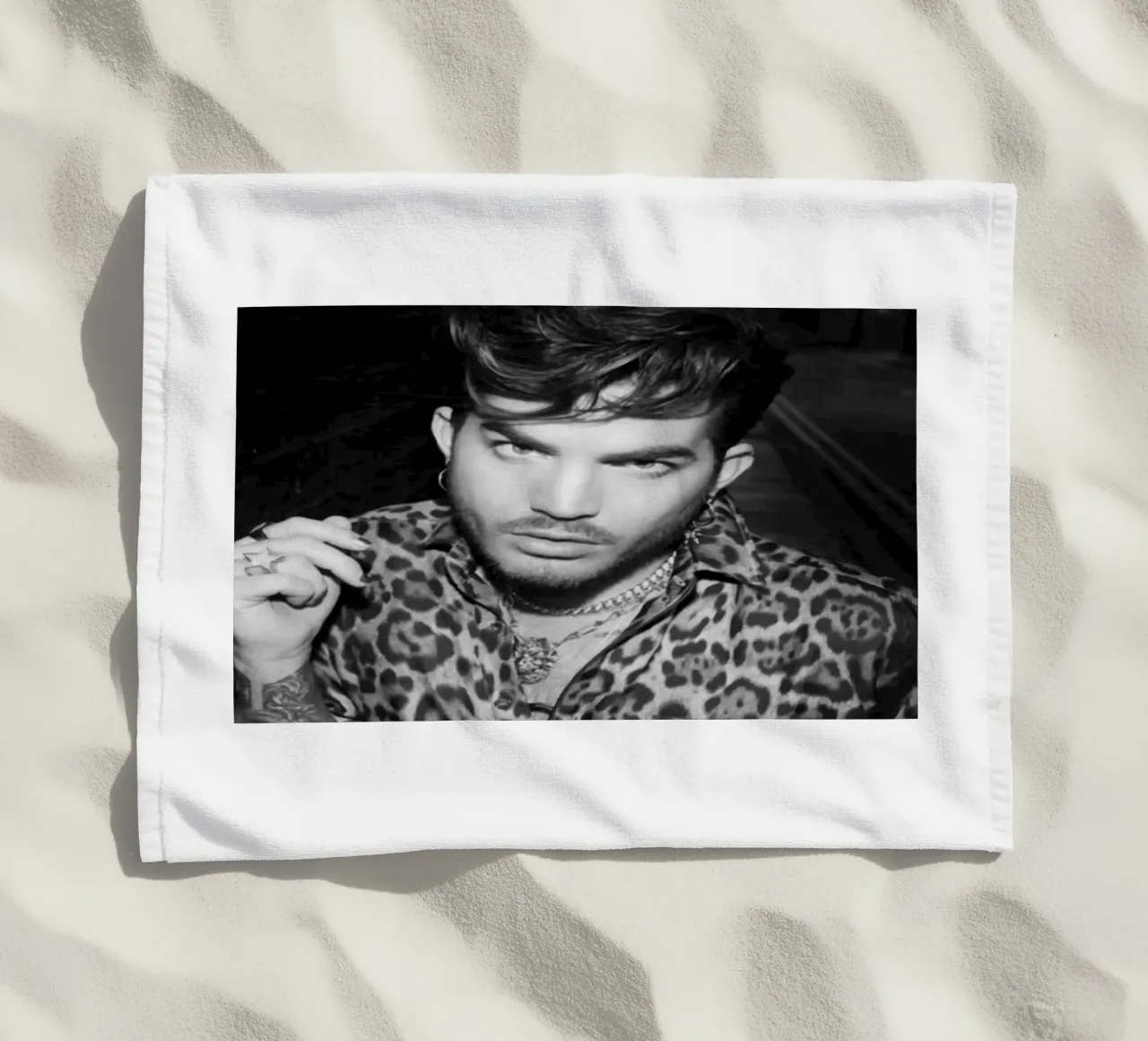 Lo sguardo di Adam Lambert telo mare da HUMMERSONIC