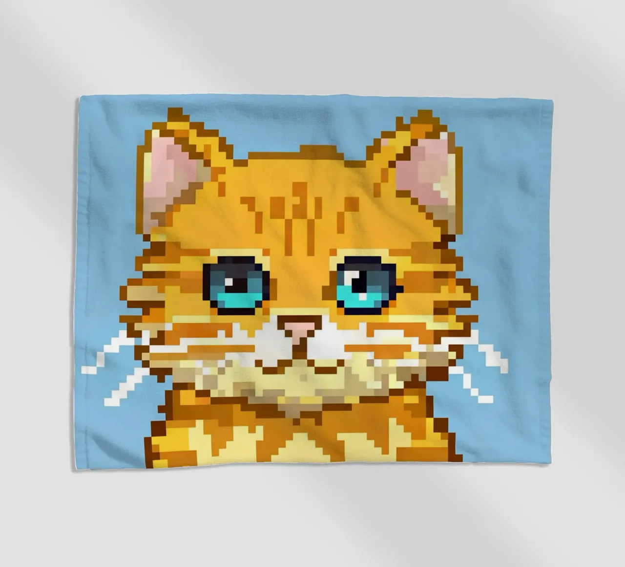 Niedliche orangefarbene Katze Strandtuch von DOG AND CAT