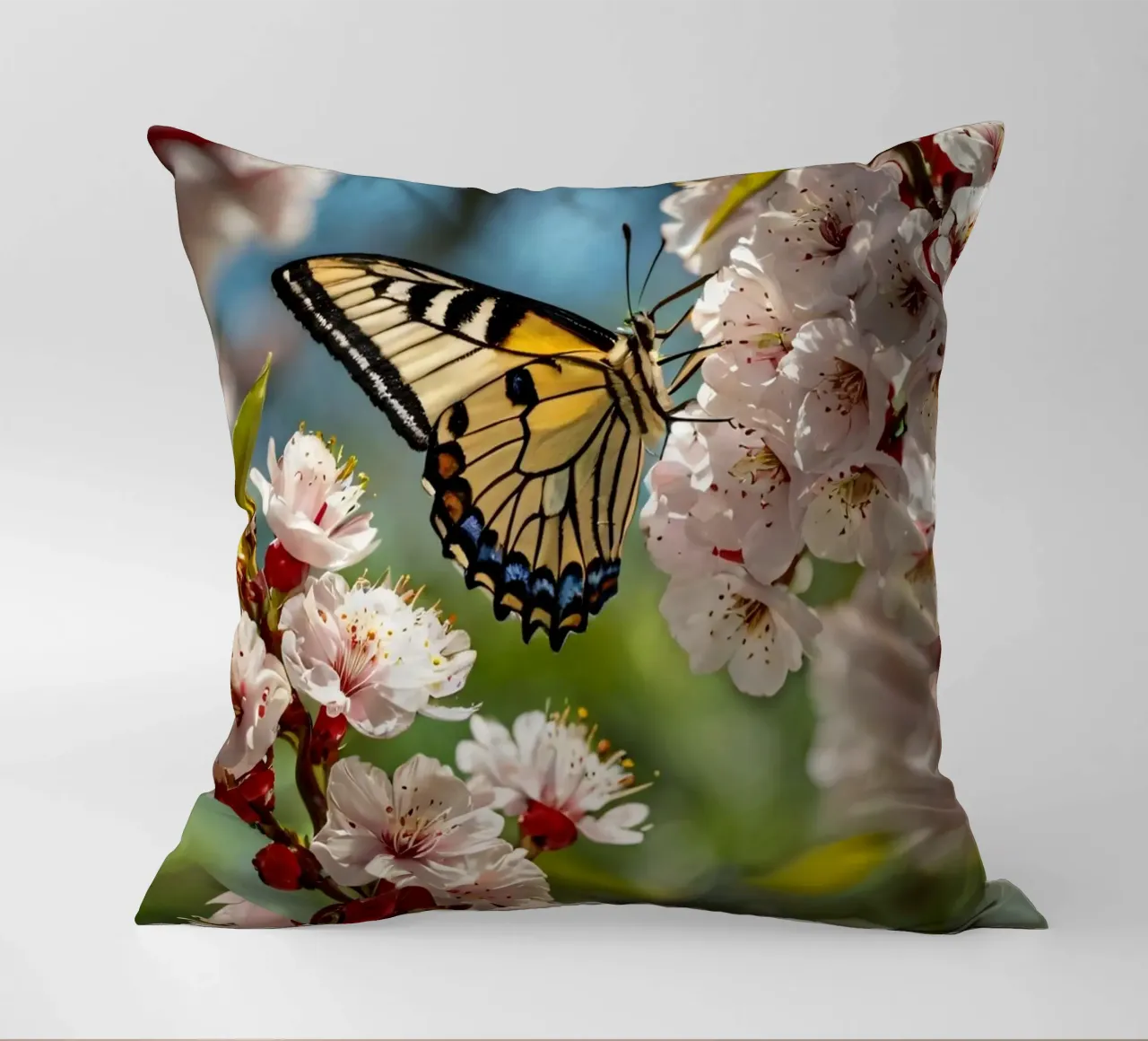 Una farfalla si posa delicatamente sui fiori sbocciati cuscino da DesignDoodle