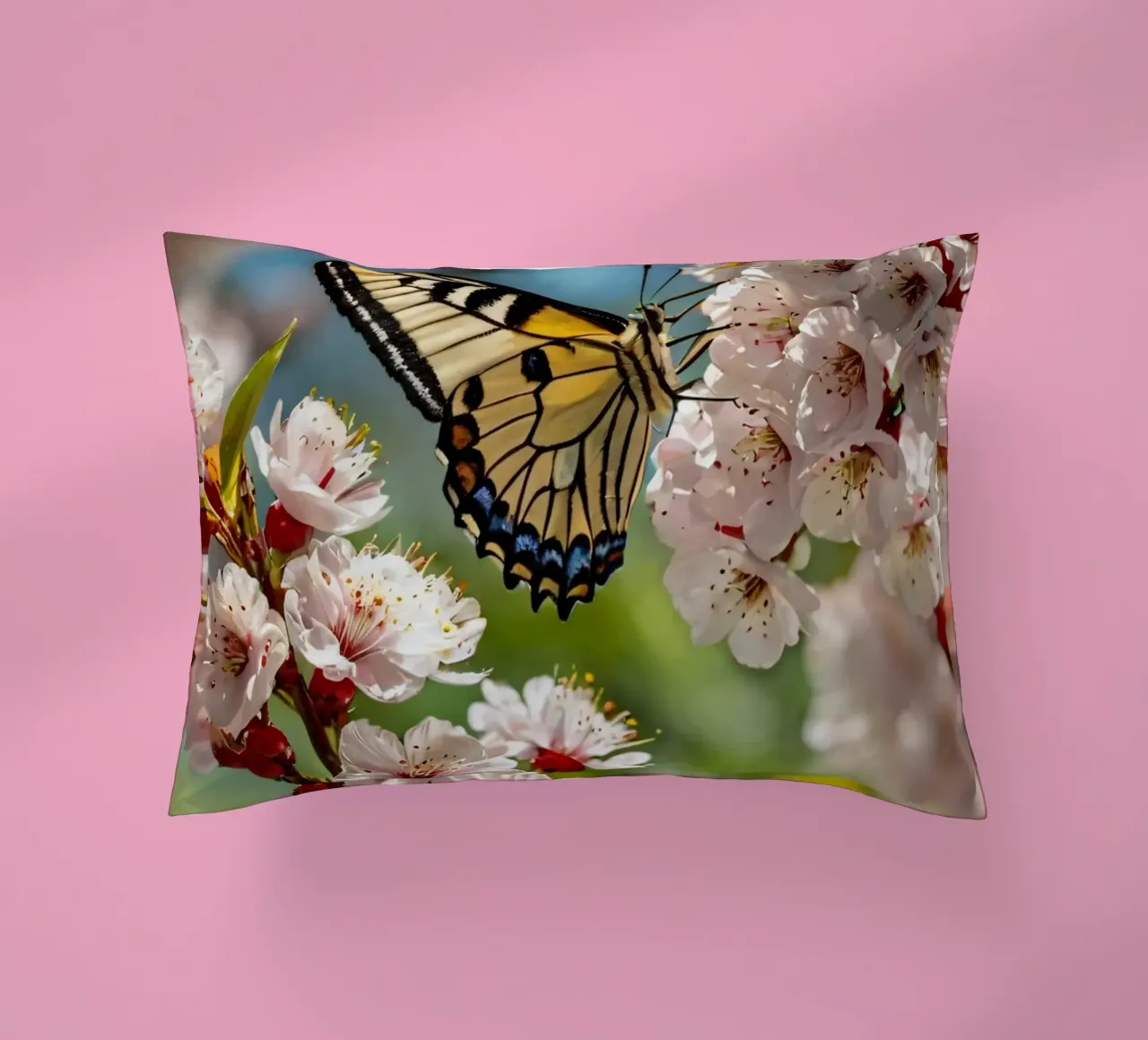 Una farfalla si posa delicatamente sui fiori sbocciati cuscino da DesignDoodle