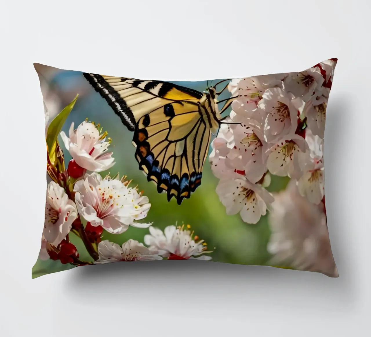 Una farfalla si posa delicatamente sui fiori sbocciati cuscino da DesignDoodle