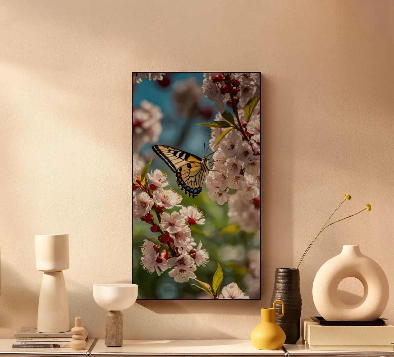 Una farfalla si posa delicatamente sui fiori sbocciati plexiglass da DesignDoodle