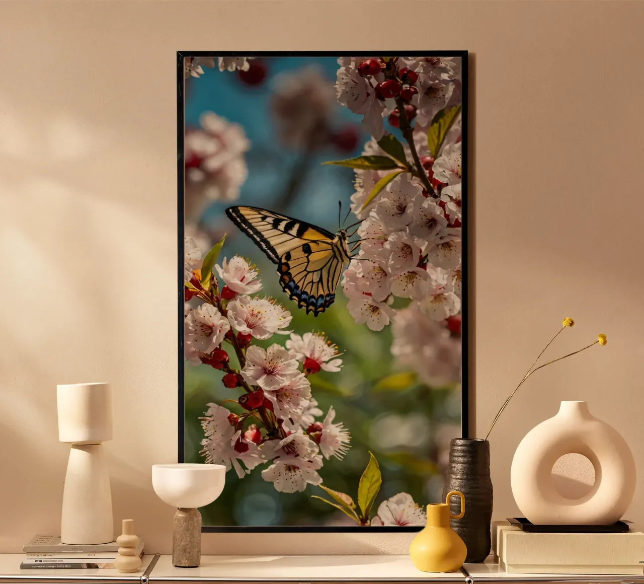 Una farfalla si posa delicatamente sui fiori sbocciati carta hahnemühle da DesignDoodle