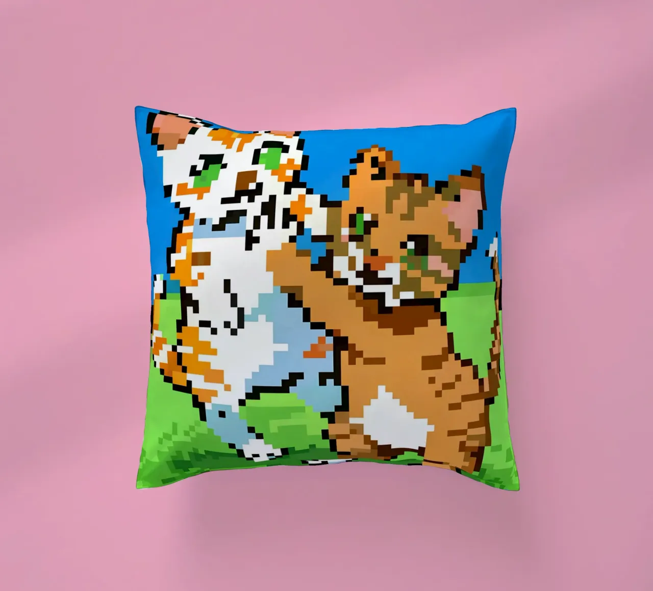 Due gatti che giocano cuscino da DOG AND CAT