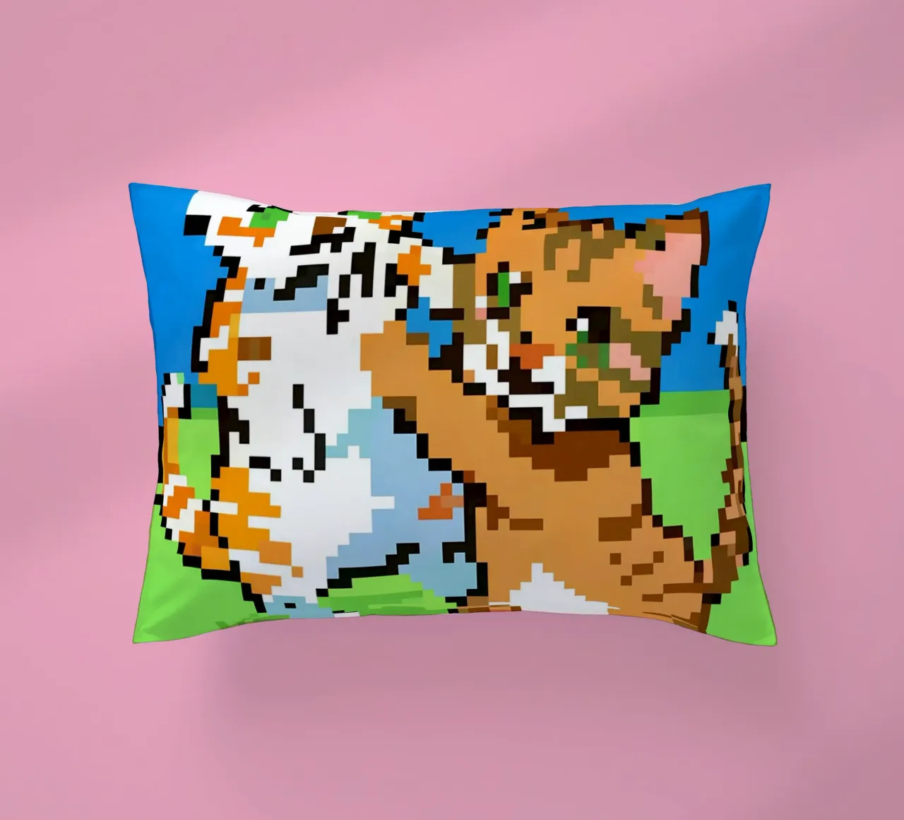 Due gatti che giocano cuscino da DOG AND CAT