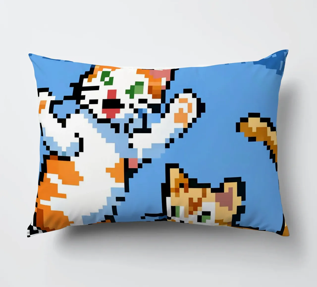 Due gatti che giocano cuscino da DOG AND CAT
