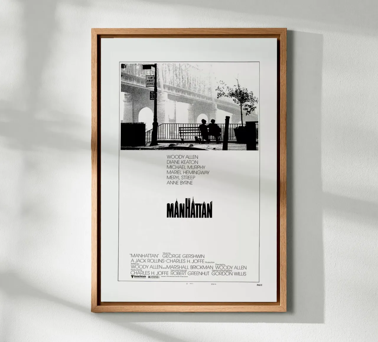 ‘Manhattan’ Retro Movie Poster tela con Cornice a cassetta da Gallery Print and Art Limited