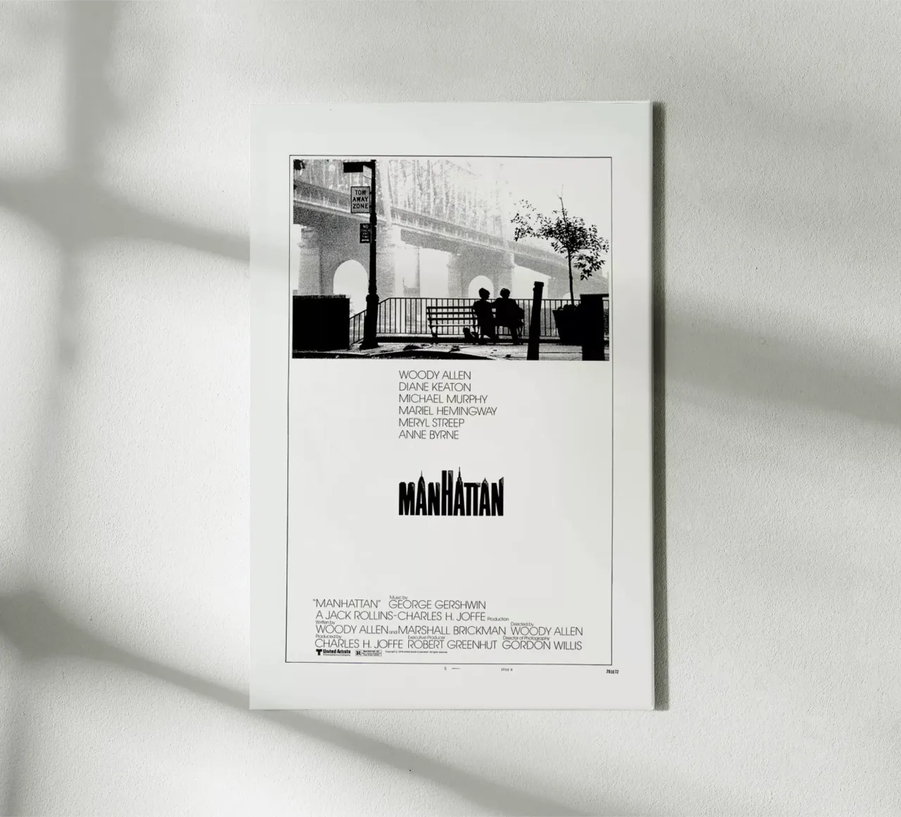 ‘Manhattan’ Retro Movie Poster tela con Cornice a cassetta da Gallery Print and Art Limited