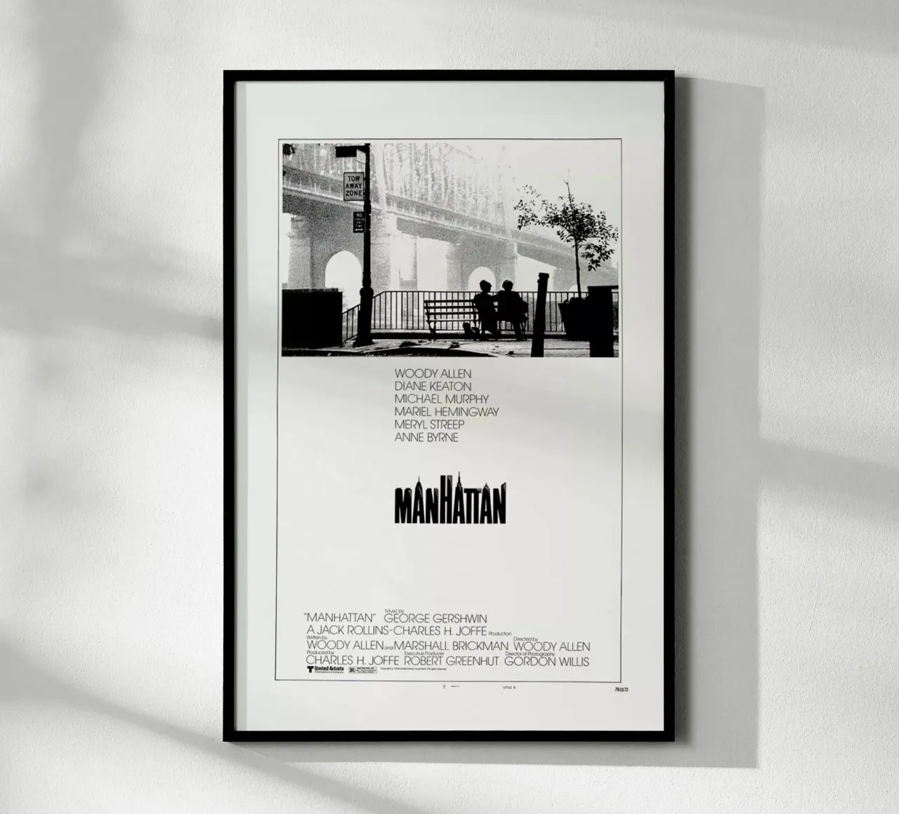 ‘Manhattan’ Retro Movie Poster poster da Gallery Print and Art Limited