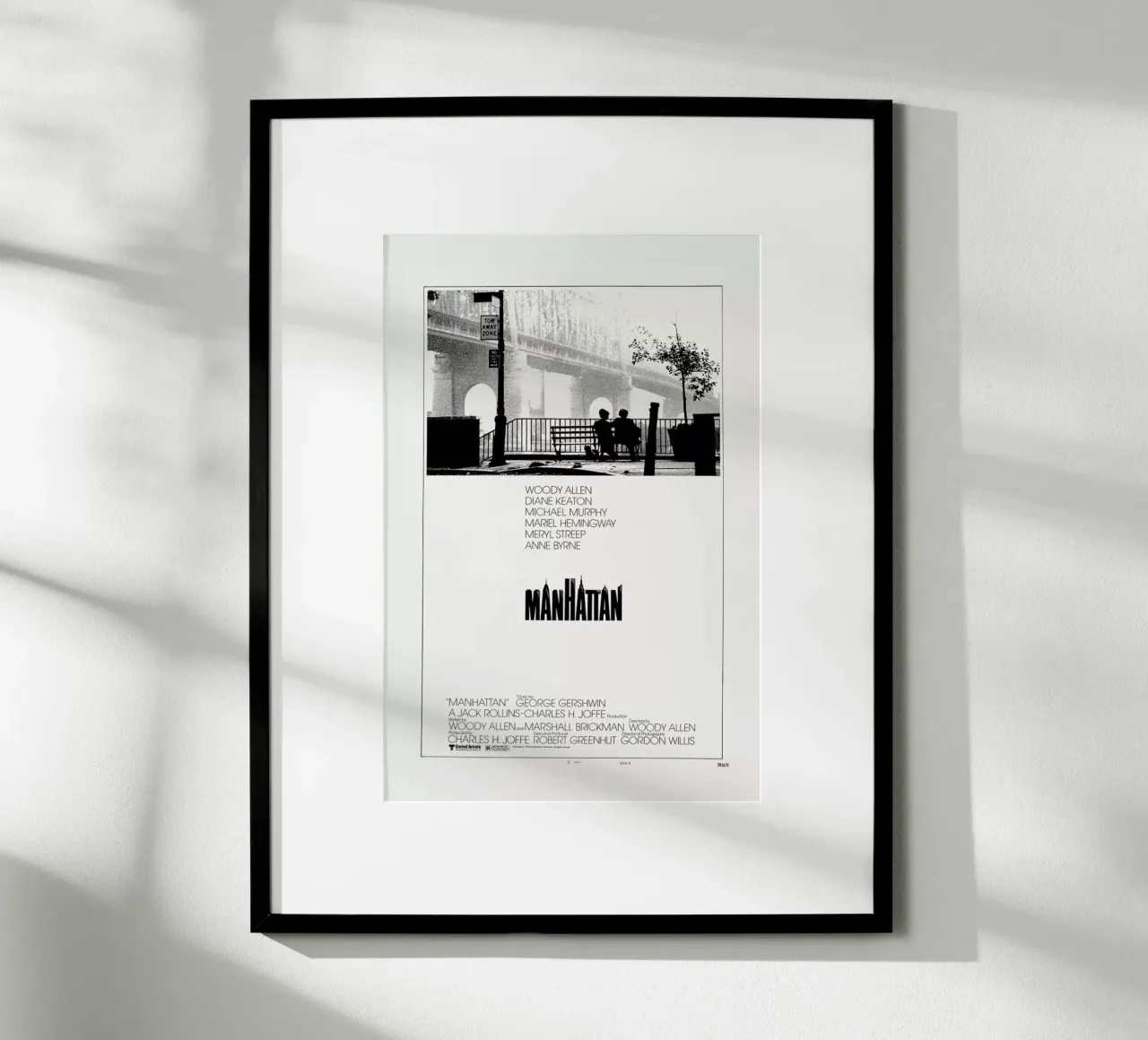 ‘Manhattan’ Retro Movie Poster poster da Gallery Print and Art Limited