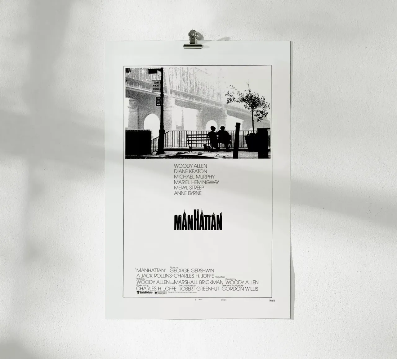 ‘Manhattan’ Retro Movie Poster poster da Gallery Print and Art Limited
