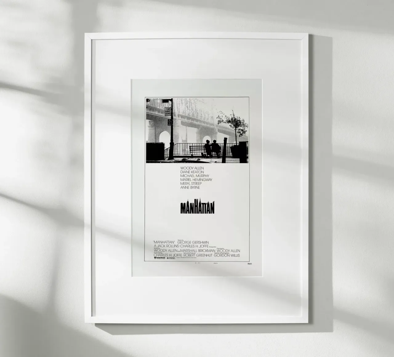 ‘Manhattan’ Retro Movie Poster poster da Gallery Print and Art Limited