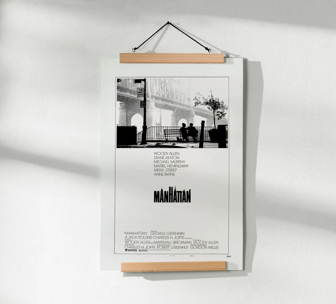 ‘Manhattan’ Retro Movie Poster poster da Gallery Print and Art Limited
