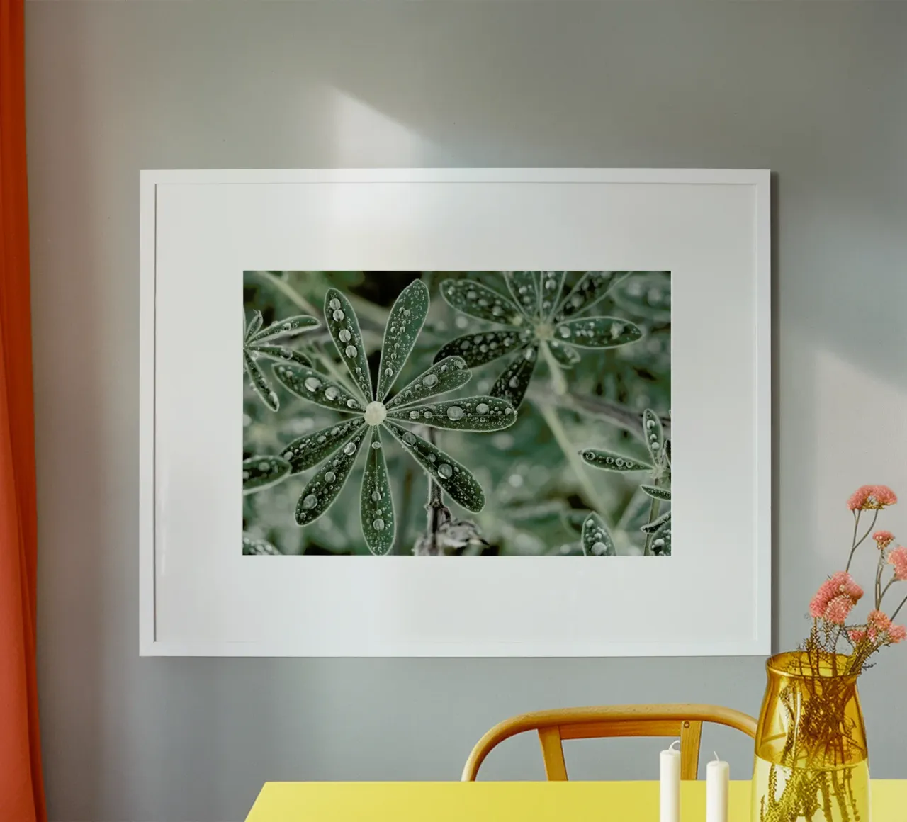 Blue Lupine #2 poster con telaio in alluminio da Tal Paz-Fridman