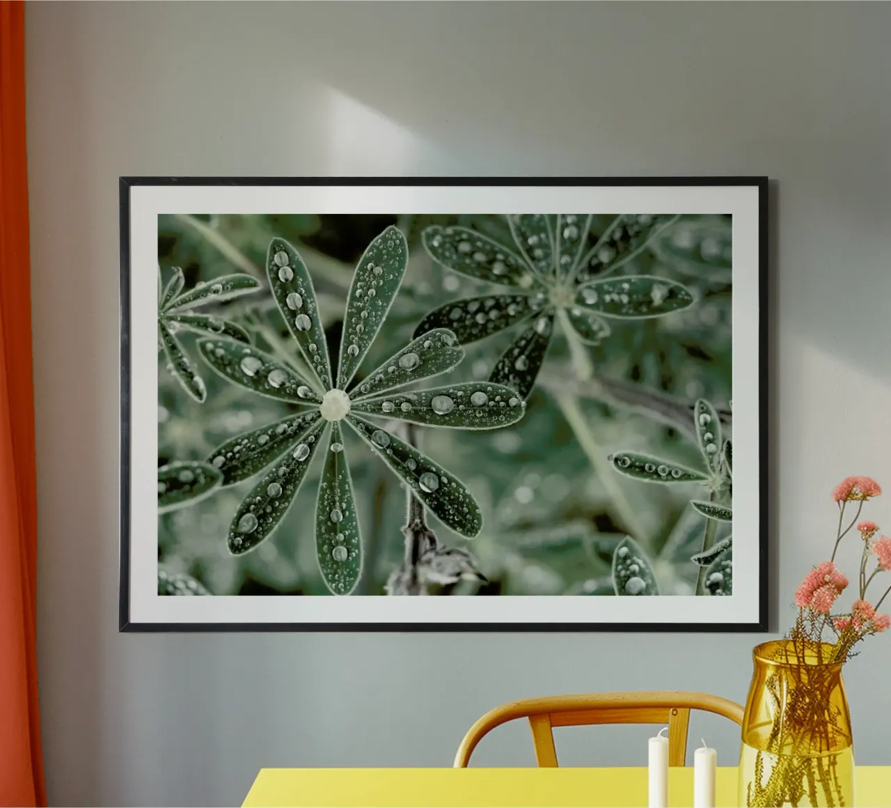 Blue Lupine #2 poster con telaio in alluminio da Tal Paz-Fridman