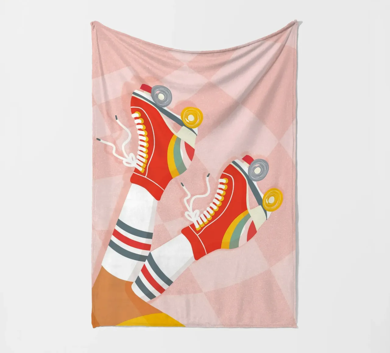 Pattini a rotelle retrò con posa a gambe in su su Groovy Checks coperta in pile da Dominique Vari