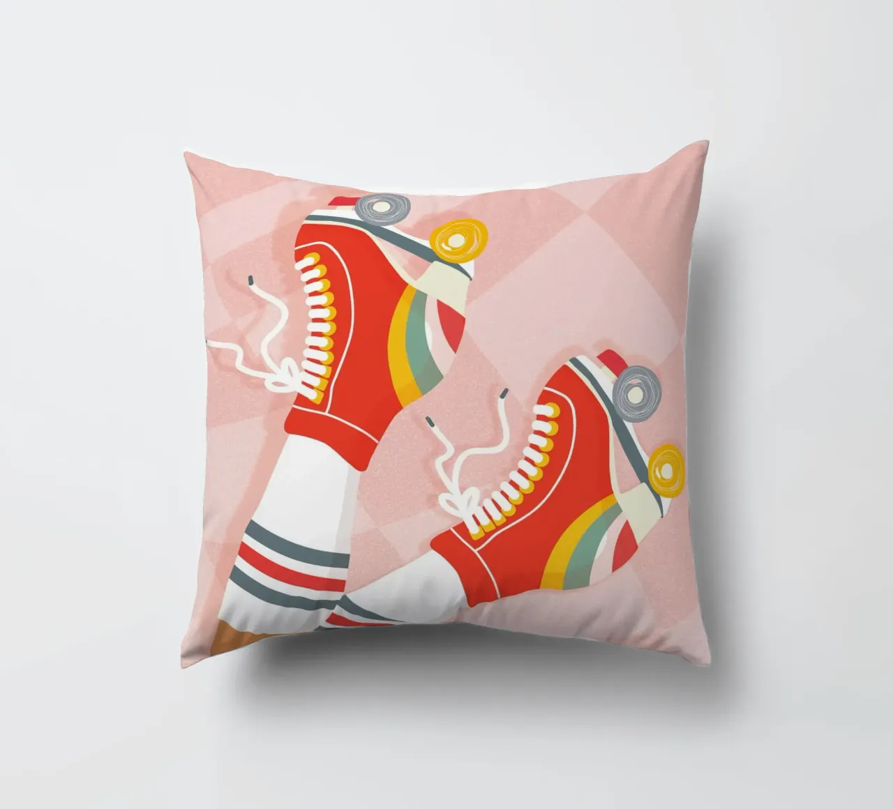 Pattini a rotelle retrò con posa a gambe in su su Groovy Checks cuscino da Dominique Vari